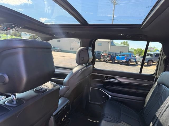 Used 2024 Jeep Wagoneer Series II AWD/4WD image 6
