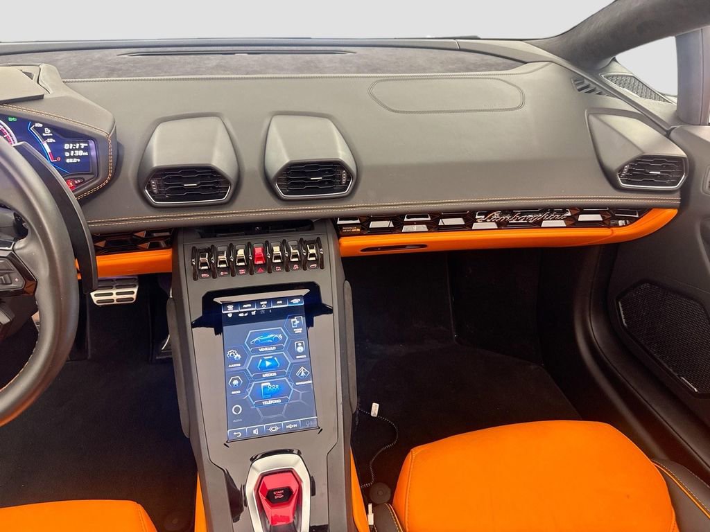 Used 2020 Lamborghini Huracan EVO image 24