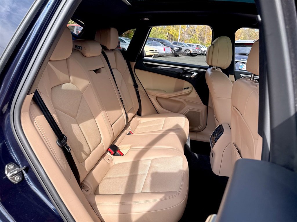 Used 2022 Porsche Macan Base image 31