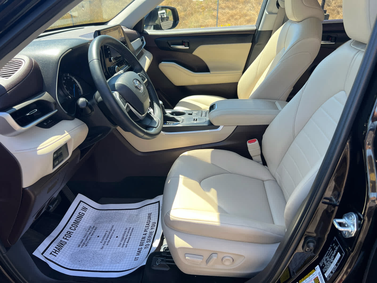 Used 2022 Toyota Highlander XLE AWD/4WD image 12