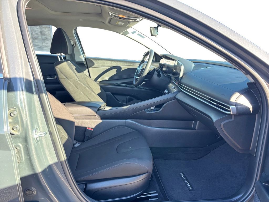 Used 2024 Hyundai Elantra SEL w/ Convenience Package image 22
