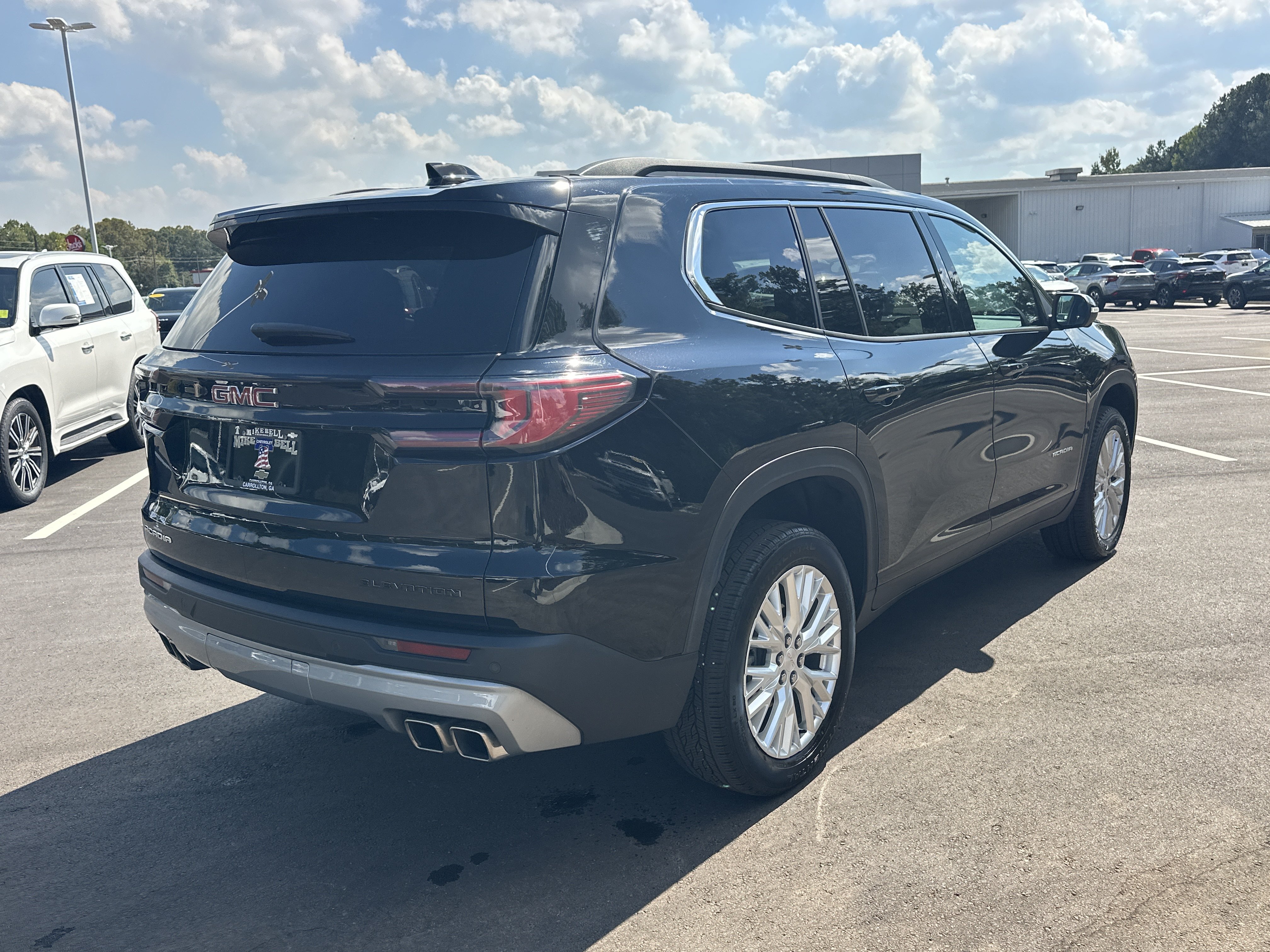 Used 2024 GMC Acadia Elevation FWD image 8