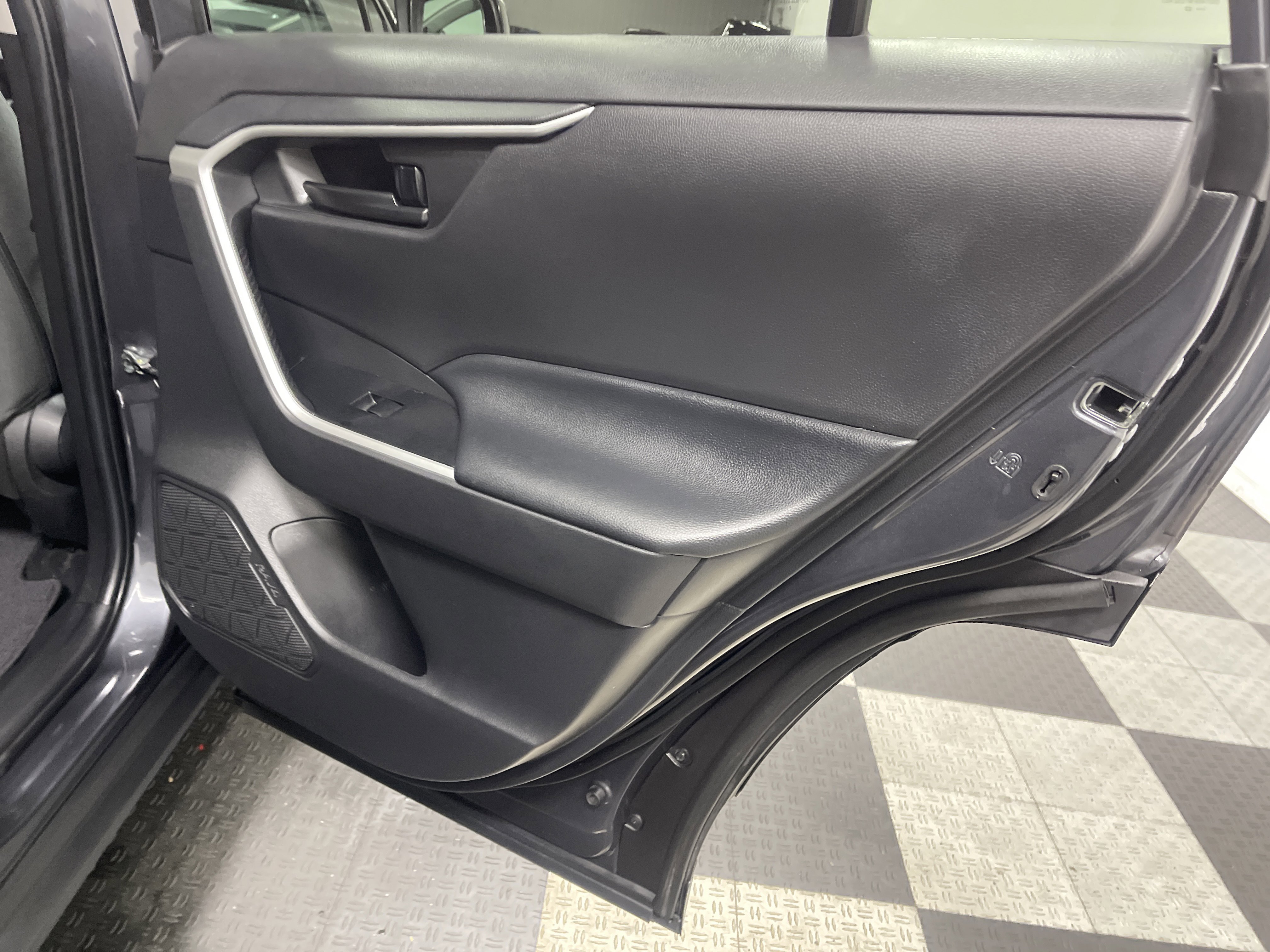 Used 2022 Toyota RAV4 LE image 19