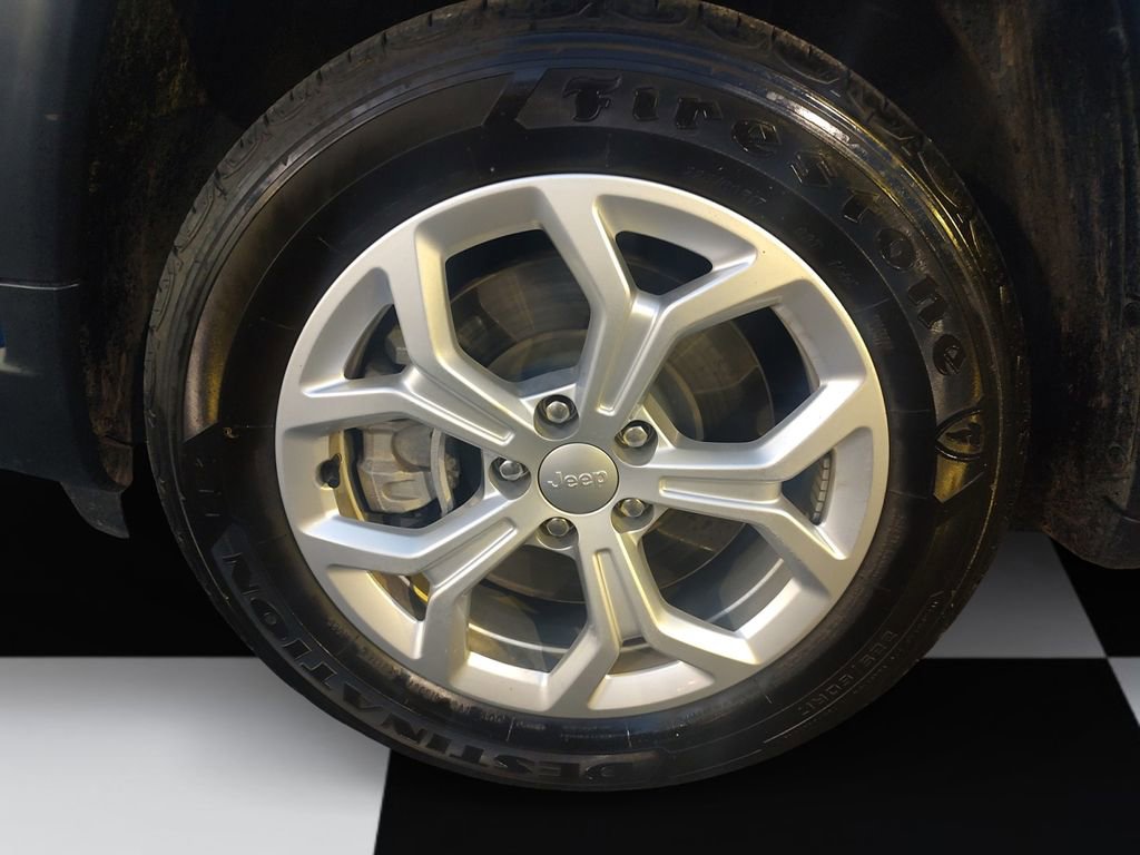 Used 2024 Jeep Compass Latitude image 14