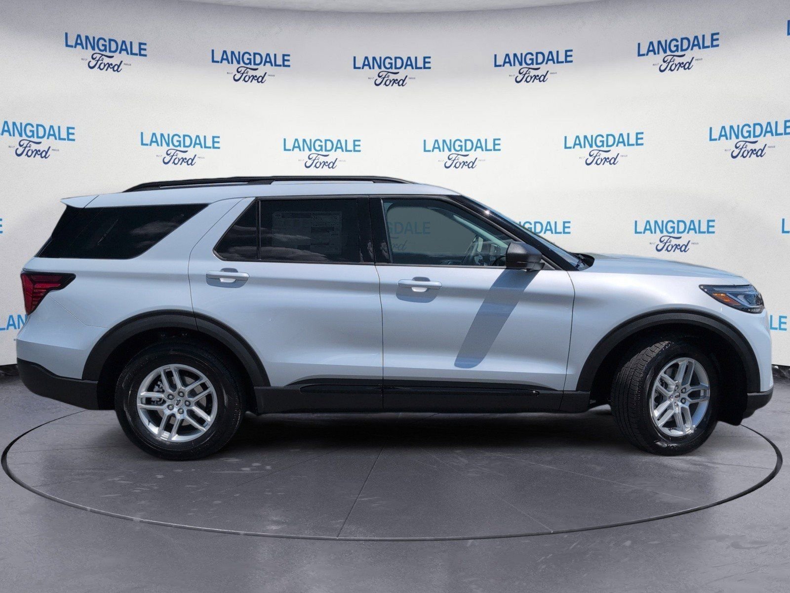 New 2026 Ford Explorer Active RWD image 3