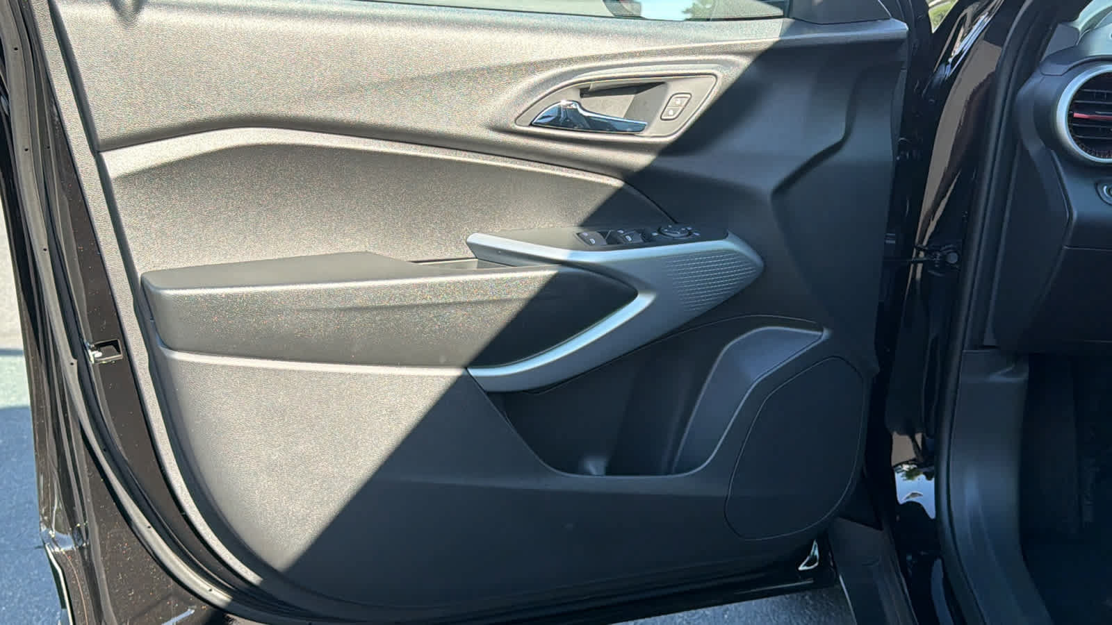 New 2026 Chevrolet Trax RS w/ Sunroof Package FWD image 23