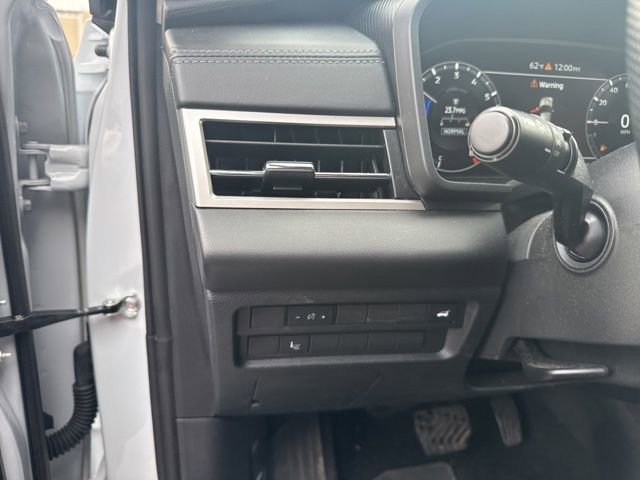 Used 2024 Mitsubishi Outlander SEL image 16