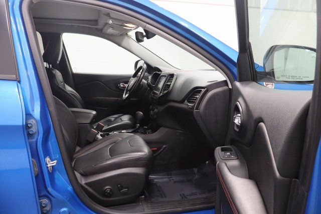 Used 2020 Jeep Cherokee Trailhawk image 15
