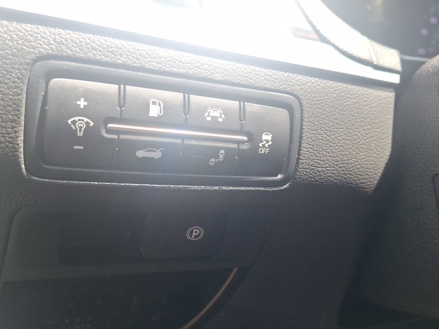 Used 2017 Genesis G80 3.8 RWD image 21