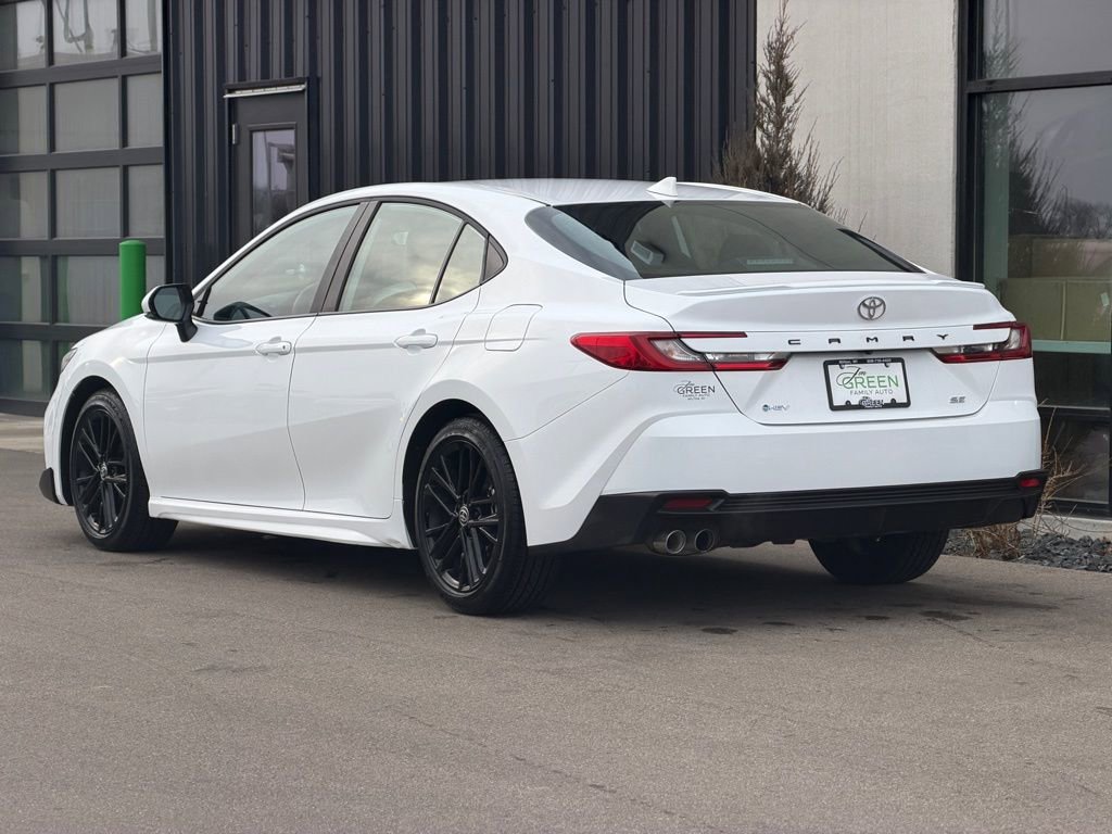 Used 2025 Toyota Camry SE image 3