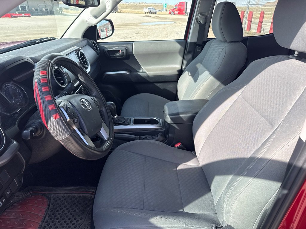 Used 2020 Toyota Tacoma SR5 w/ Technology Package image 8