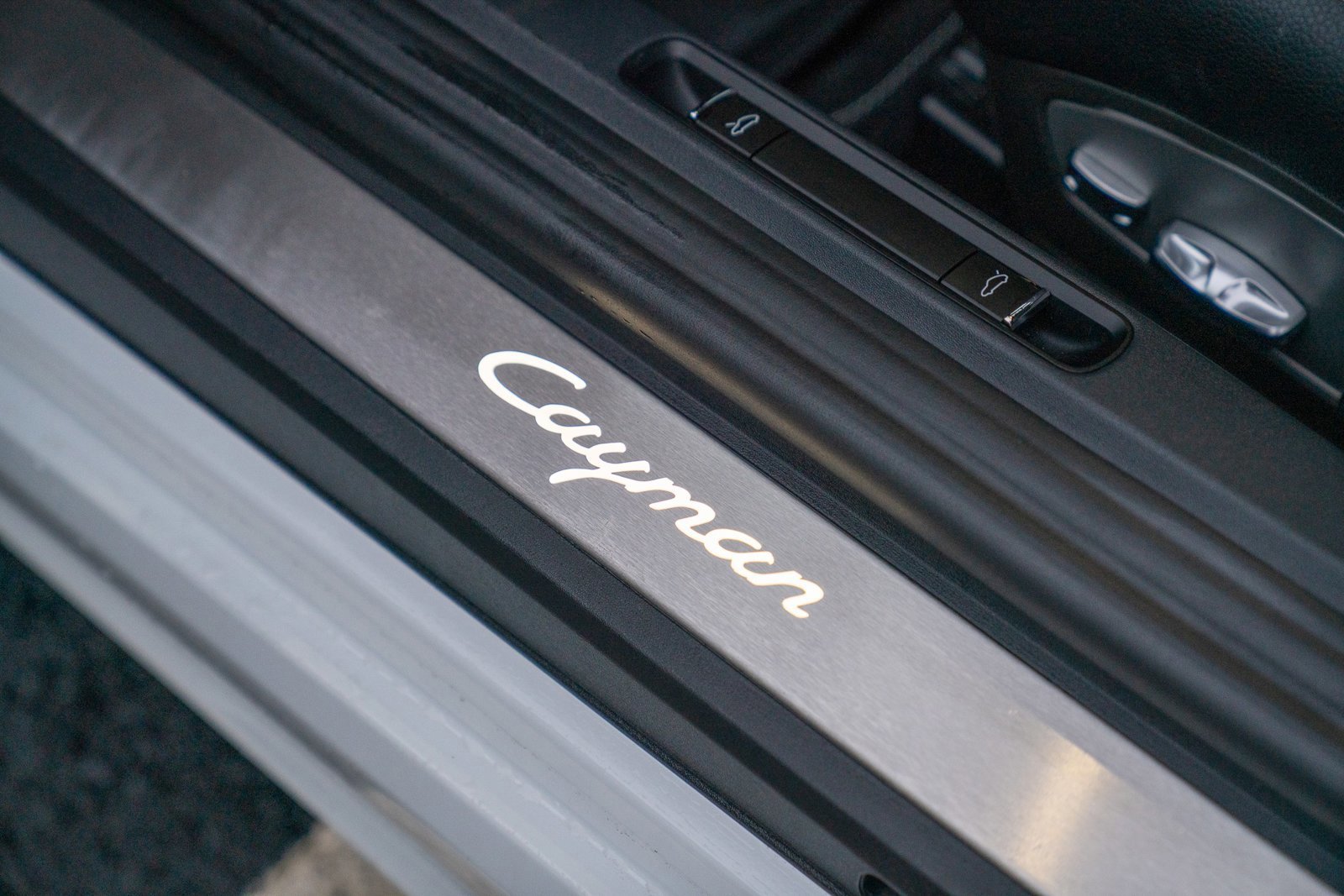 Used 2024 Porsche 718 Cayman image 11