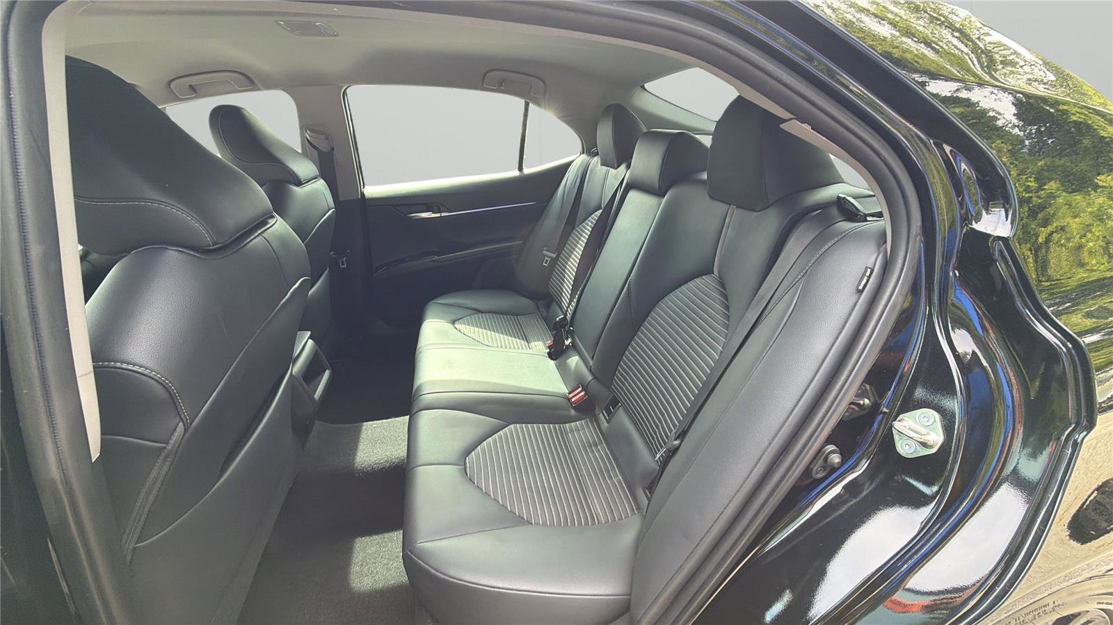 Used 2019 Toyota Camry SE FWD image 11