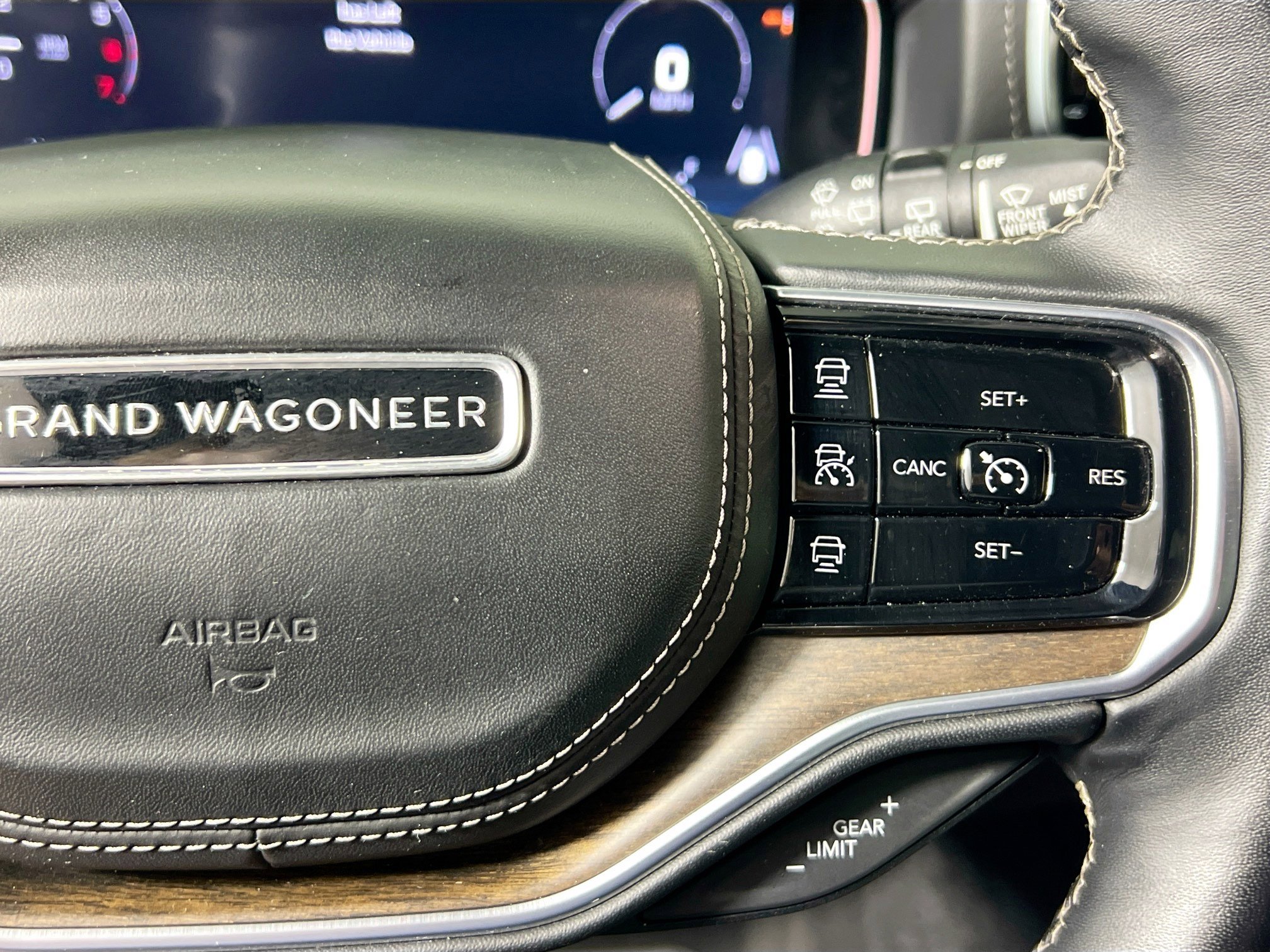 Used 2023 Jeep Grand Wagoneer L Series II AWD/4WD image 19