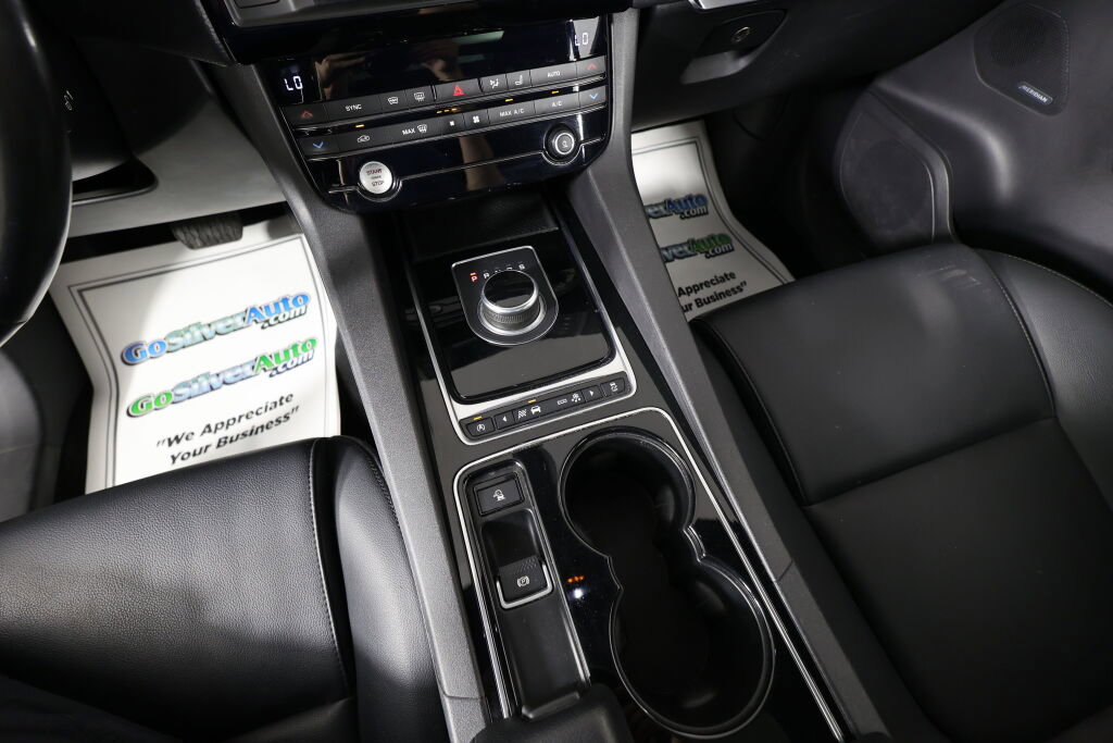 Used 2017 Jaguar F-PACE Premium image 40