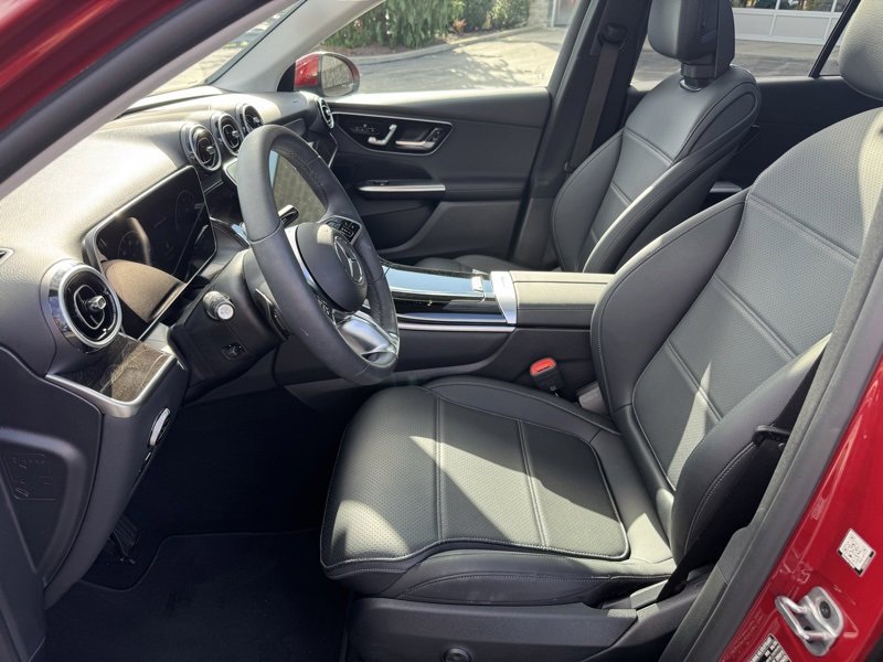 Used 2025 Mercedes-Benz GLC 350e 4MATIC image 21