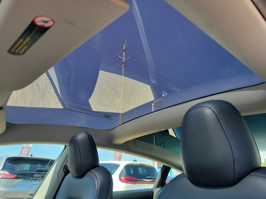Used 2022 Tesla Model 3 Long Range AWD/4WD image 29