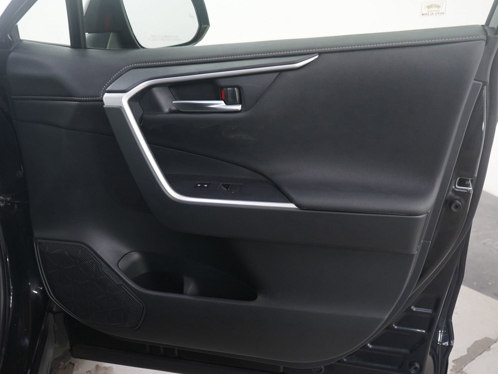 Used 2019 Toyota RAV4 Limited image 9