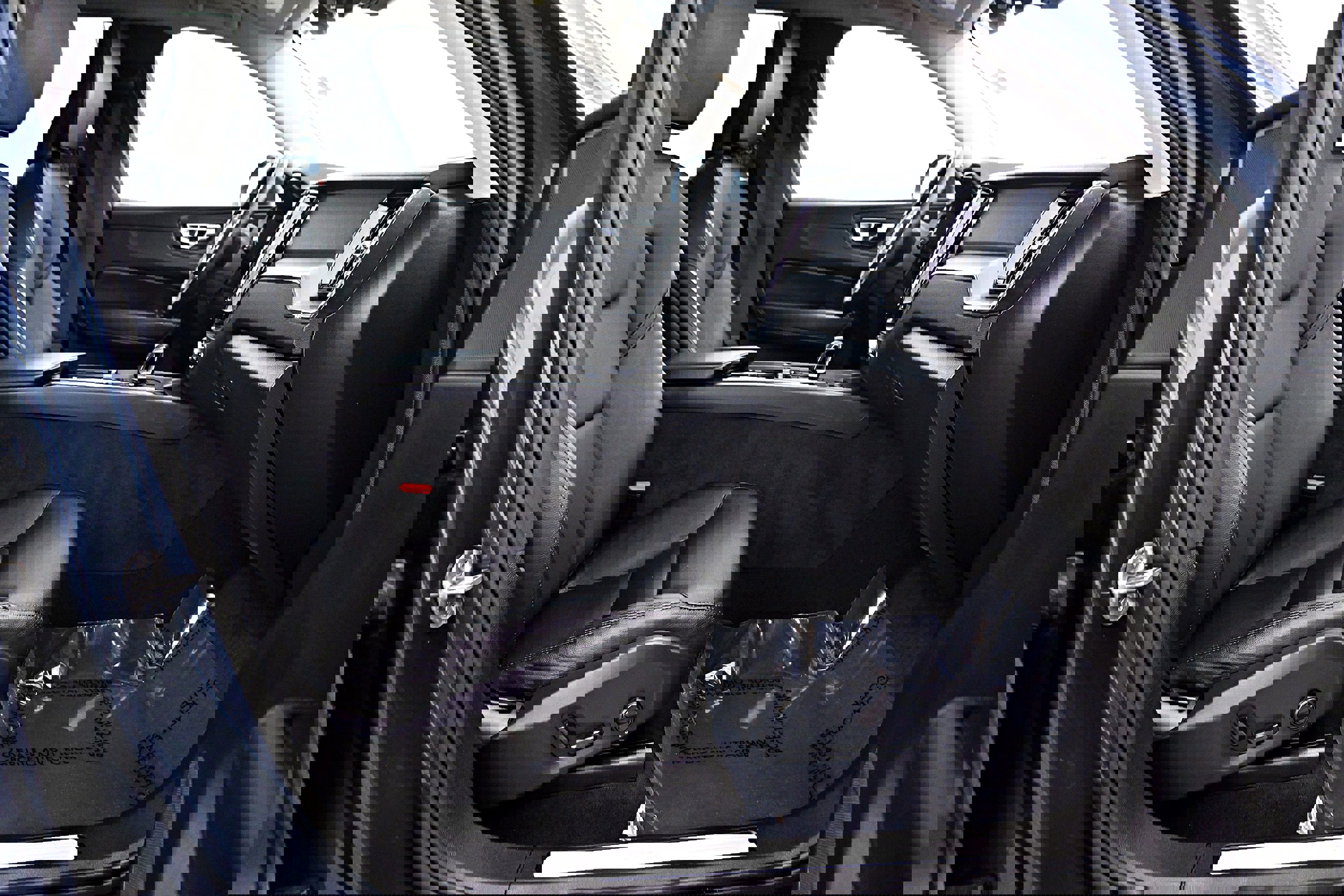 Used 2023 Volvo XC60 B5 Core w/ Climate Package image 24