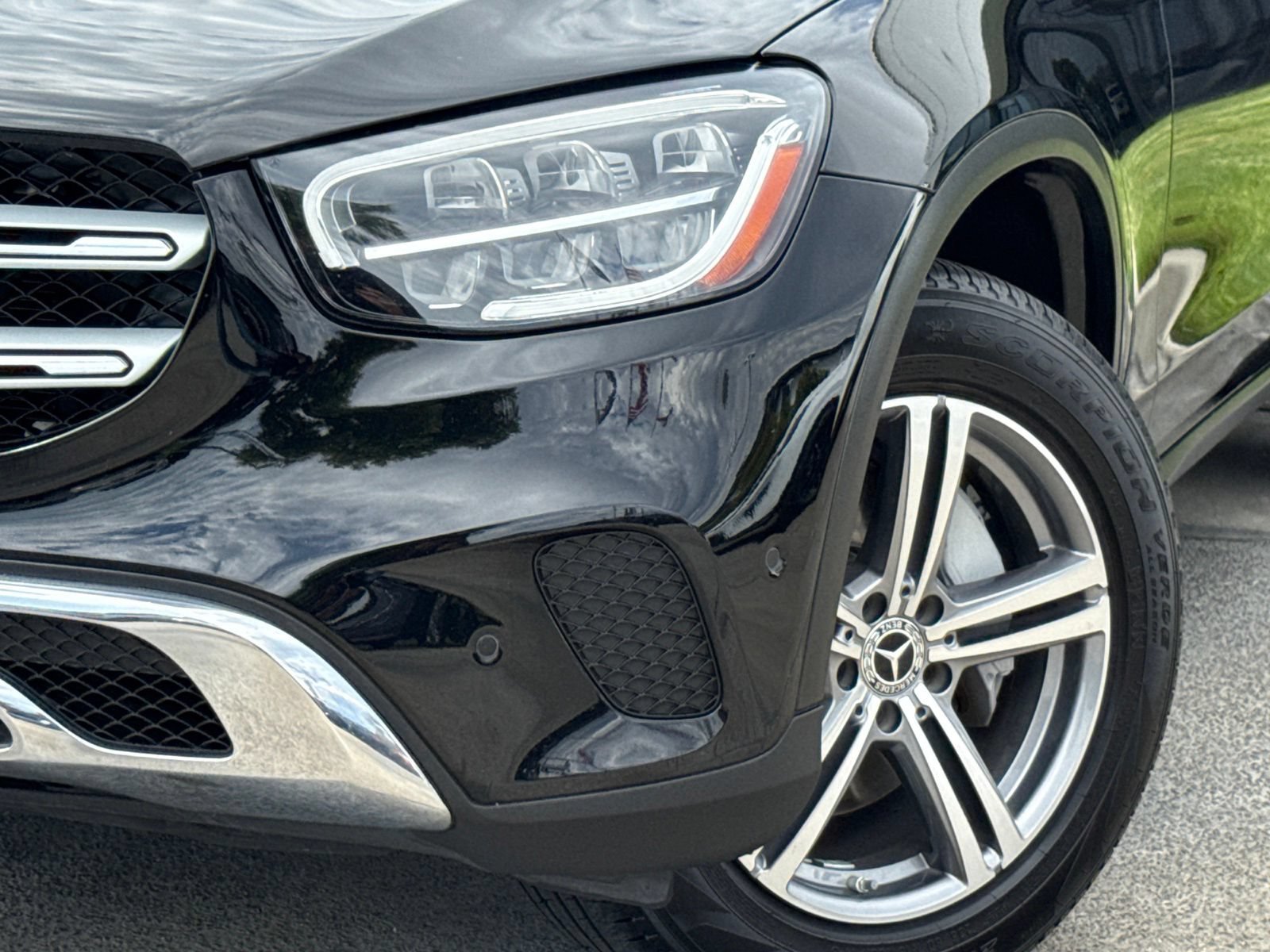 Used 2022 Mercedes-Benz GLC 300 w/ Multimedia Package Lite image 3