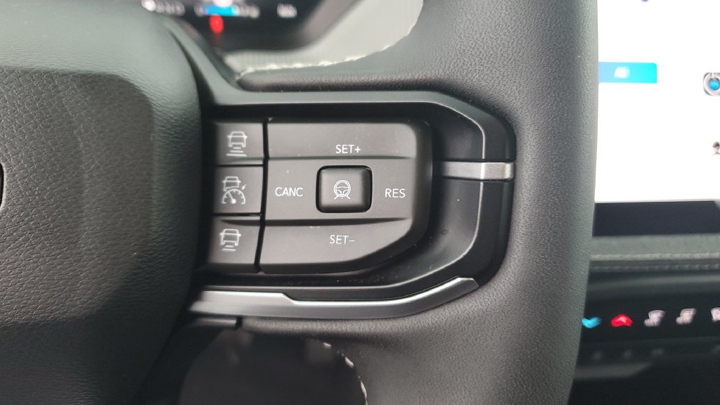 Used 2026 Jeep Cherokee Laredo AWD/4WD image 31