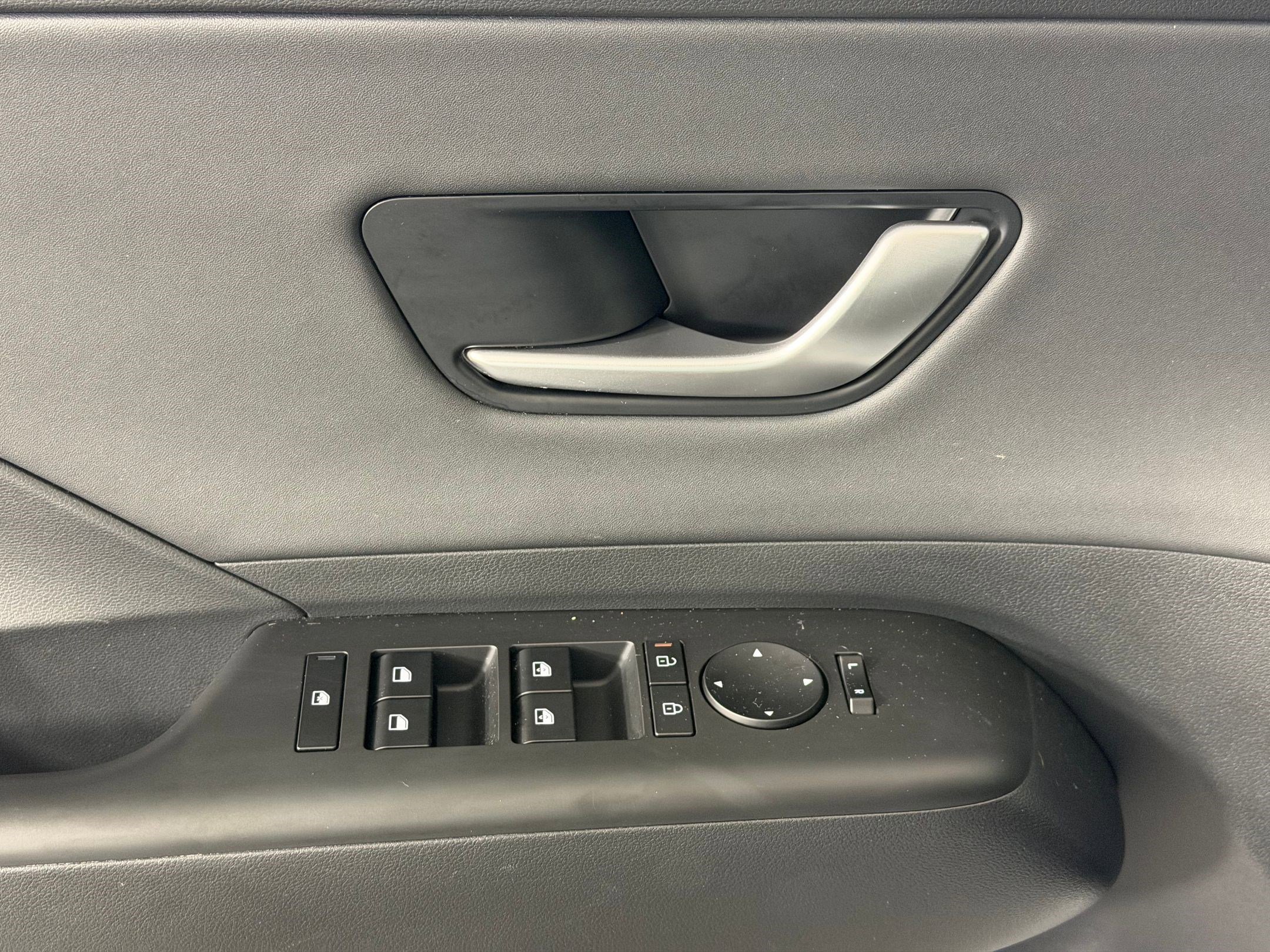 Used 2025 Hyundai Kona Limited AWD/4WD image 13