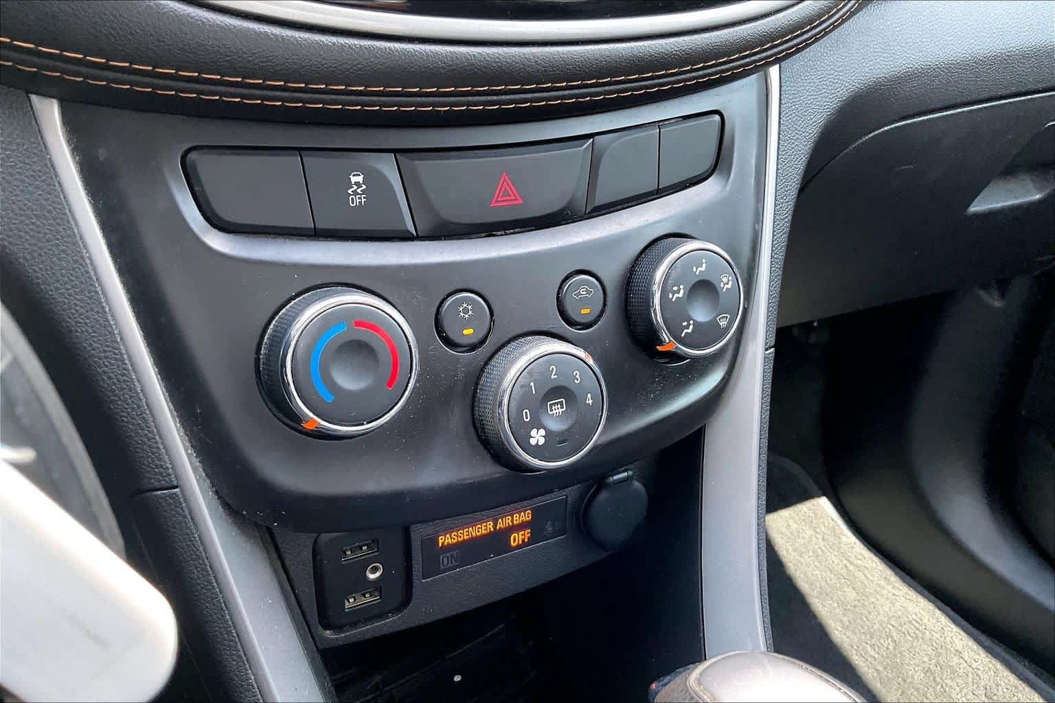 Used 2022 Chevrolet Trax LT AWD/4WD image 33