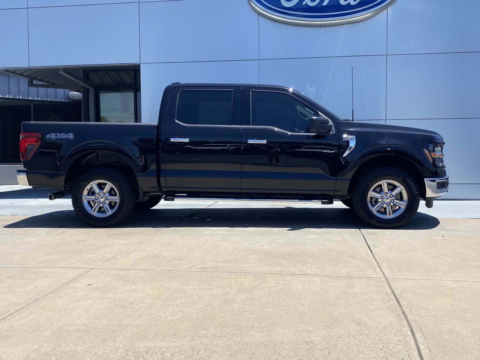 Used 2025 Ford F150 XLT w/ Equipment Group 301A Standard AWD/4WD image 3