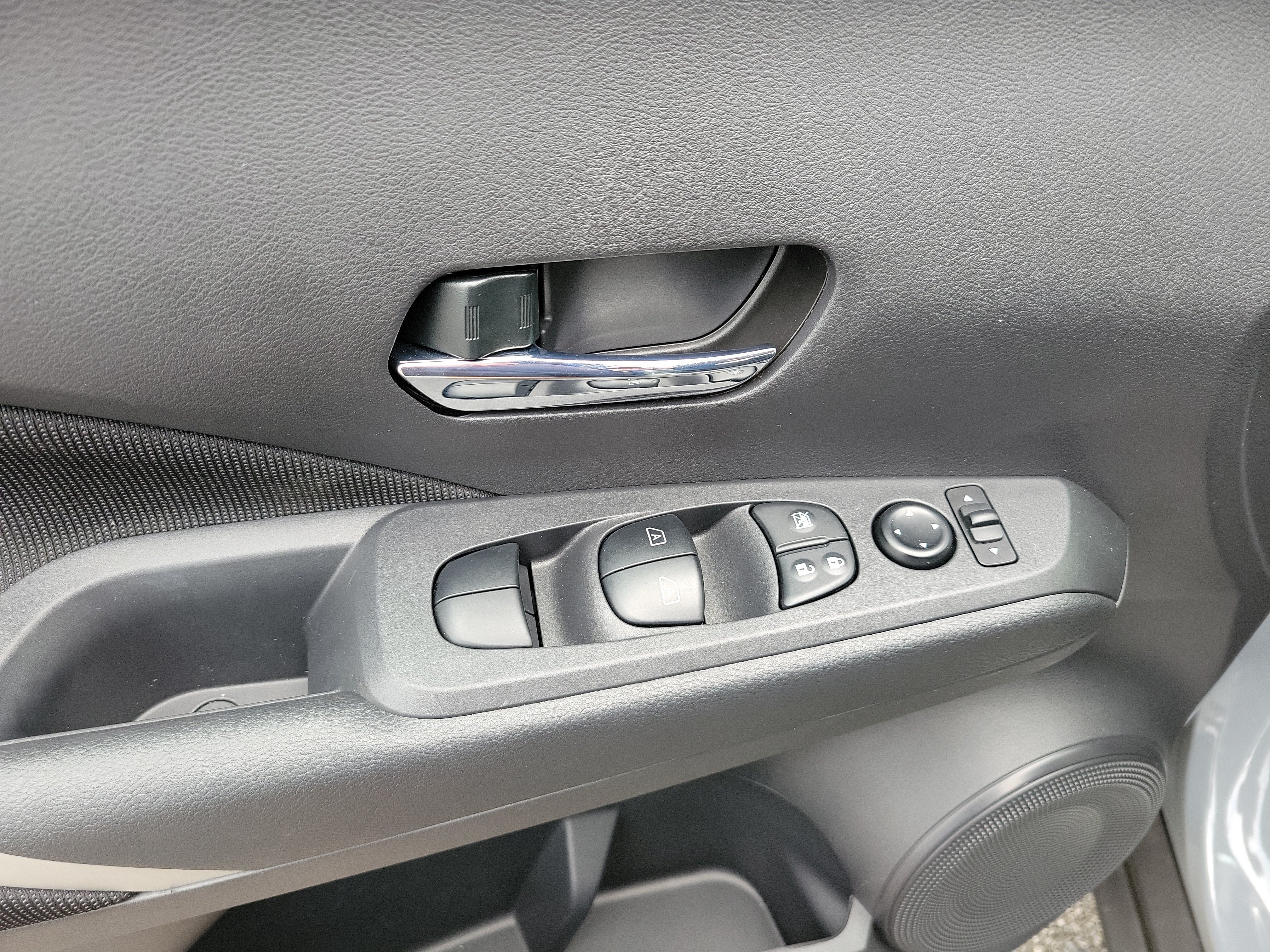 Used 2024 Nissan Kicks SV w/ Interior Electronics Package FWD image 24