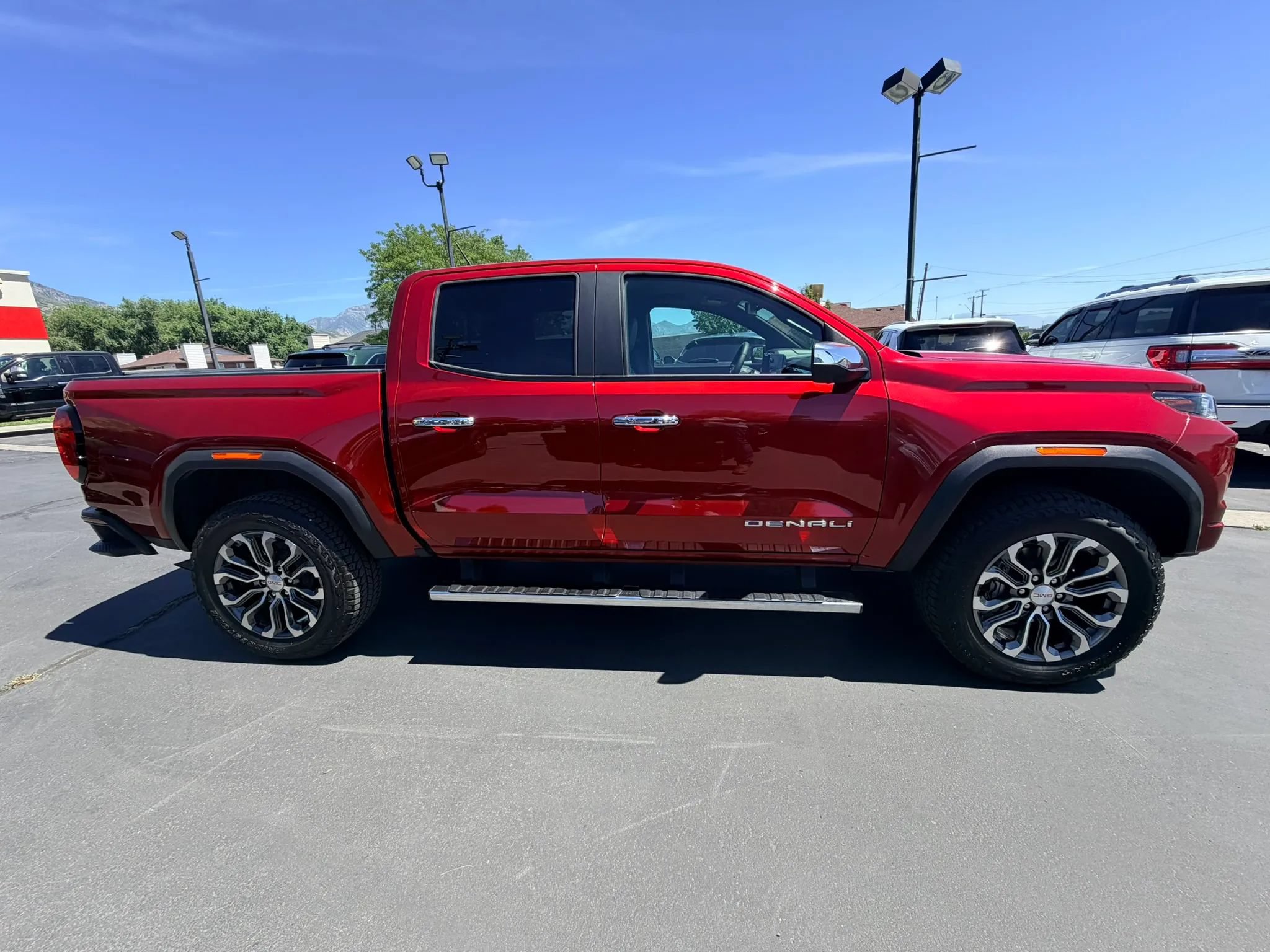 Used 2025 GMC Canyon Denali AWD/4WD image 3