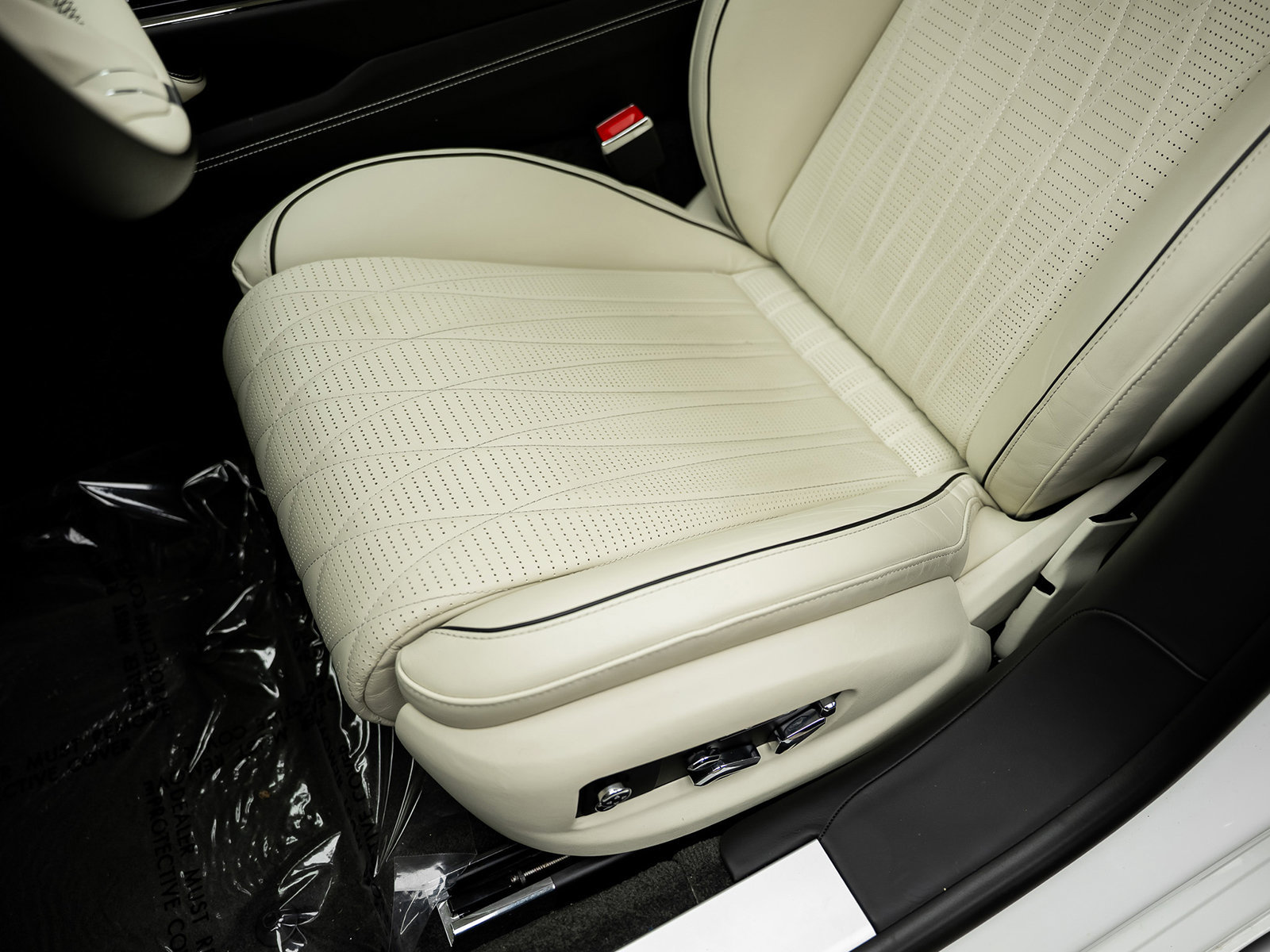 Used 2022 Bentley Flying Spur Plug-In Hybrid AWD/4WD image 32