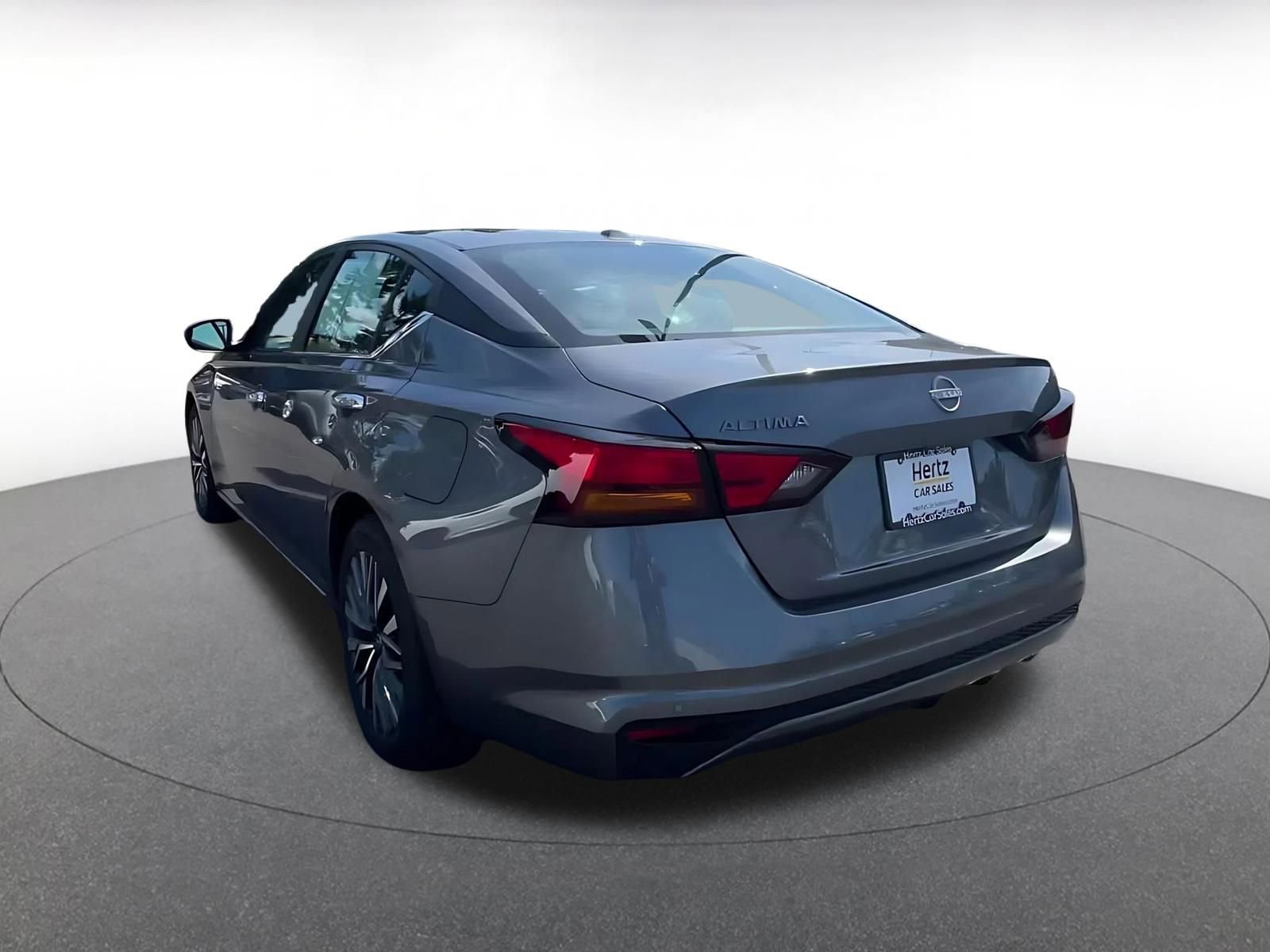 Used 2025 Nissan Altima 2.5 SV FWD image 11