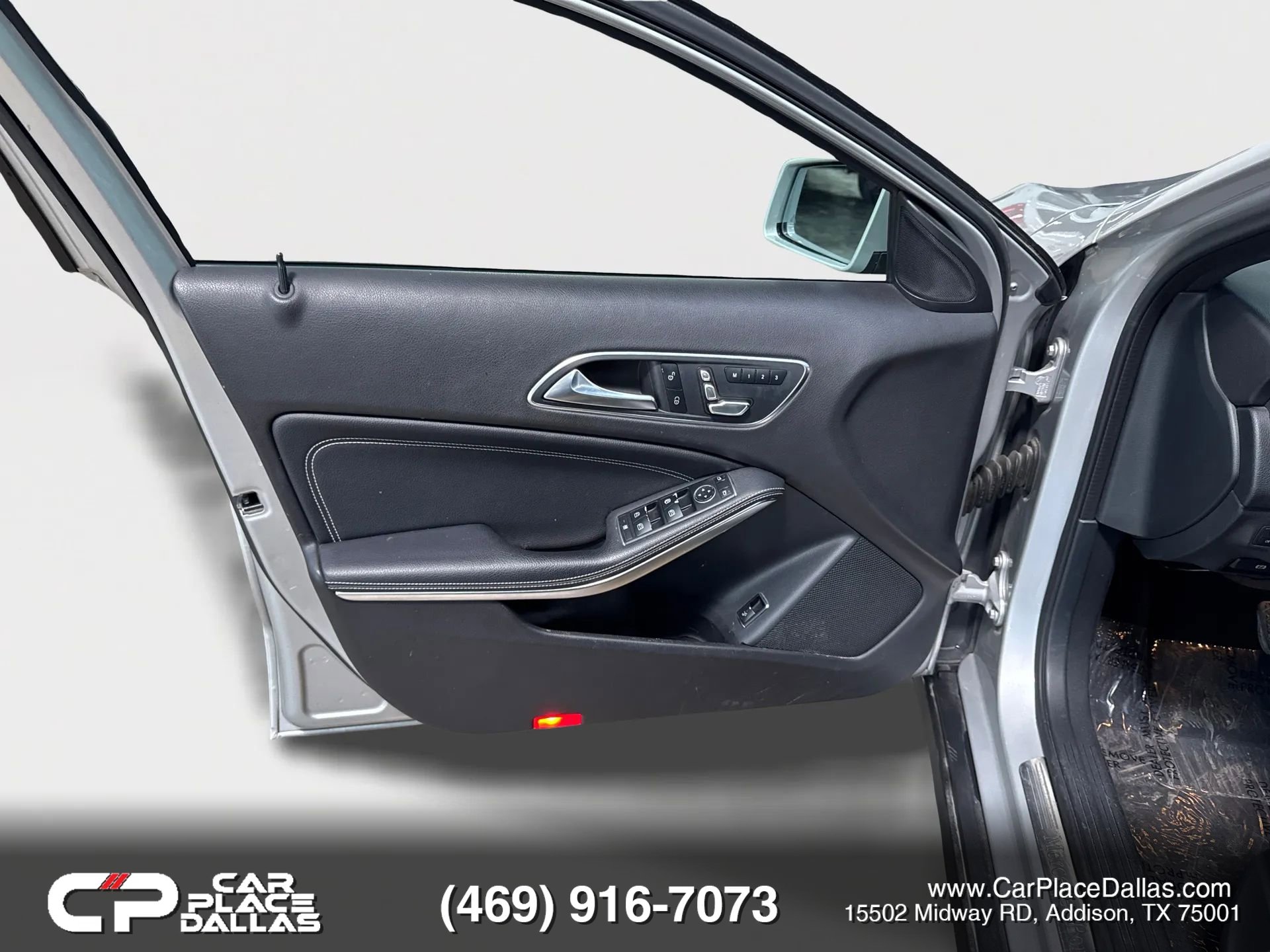 Used 2018 Mercedes-Benz GLA 250 4MATIC w/ Premium Package image 17