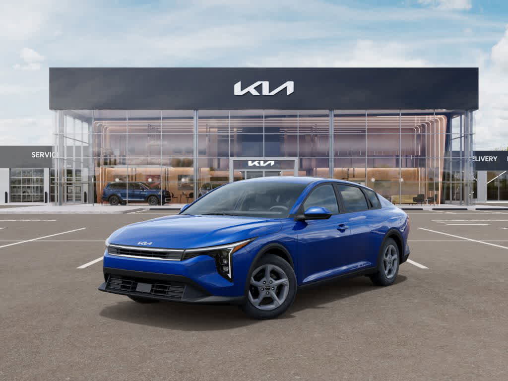 New 2025 Kia K4 LXS image 1