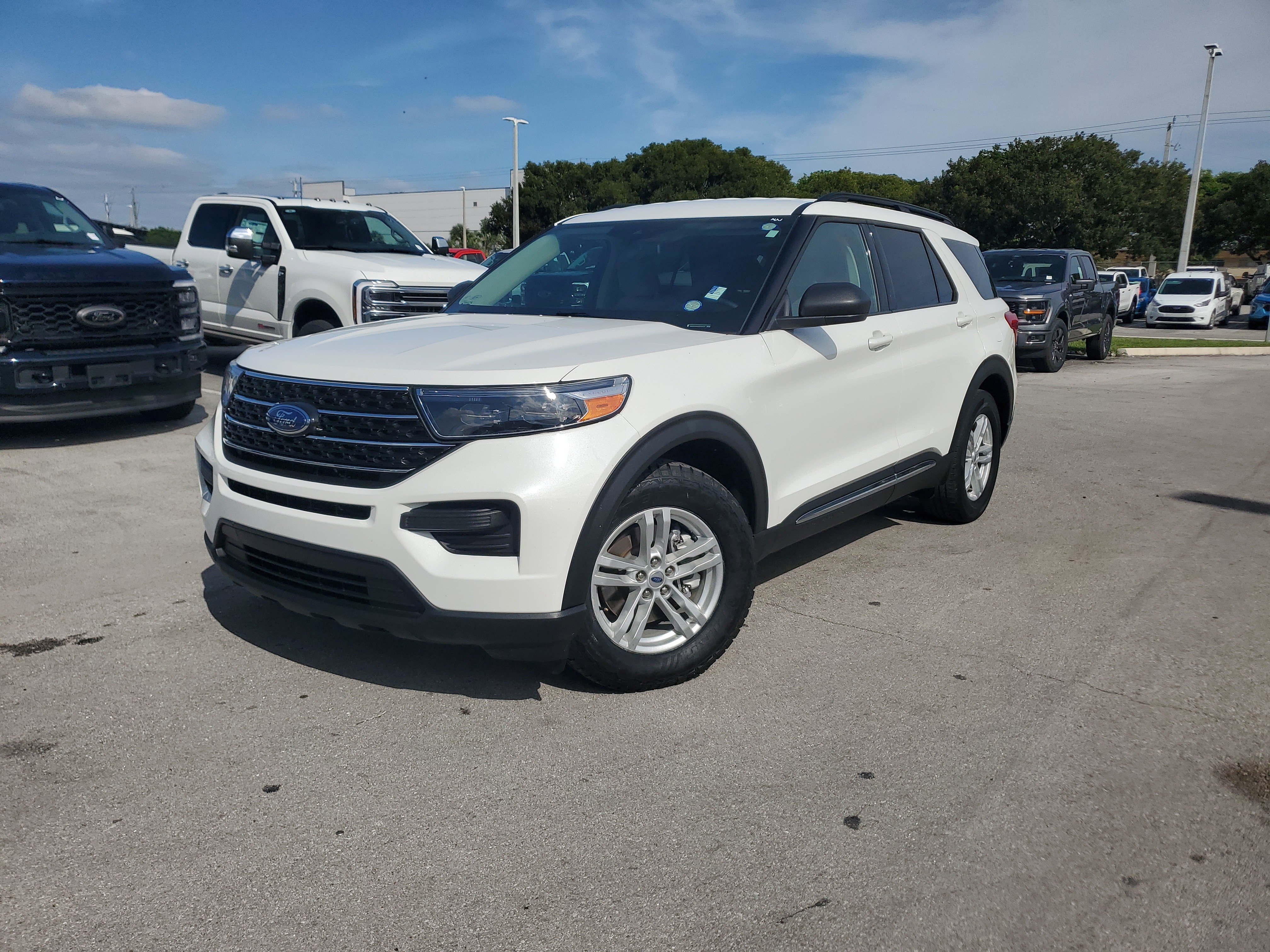 Used 2022 Ford Explorer XLT image 1
