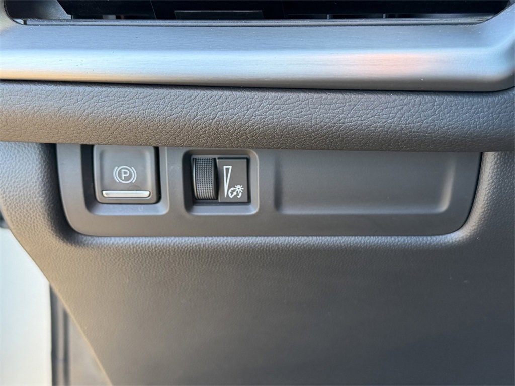 Used 2024 Cadillac XT4 Premium Luxury image 10