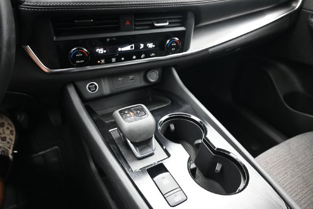 Used 2023 Nissan Rogue SV FWD image 10
