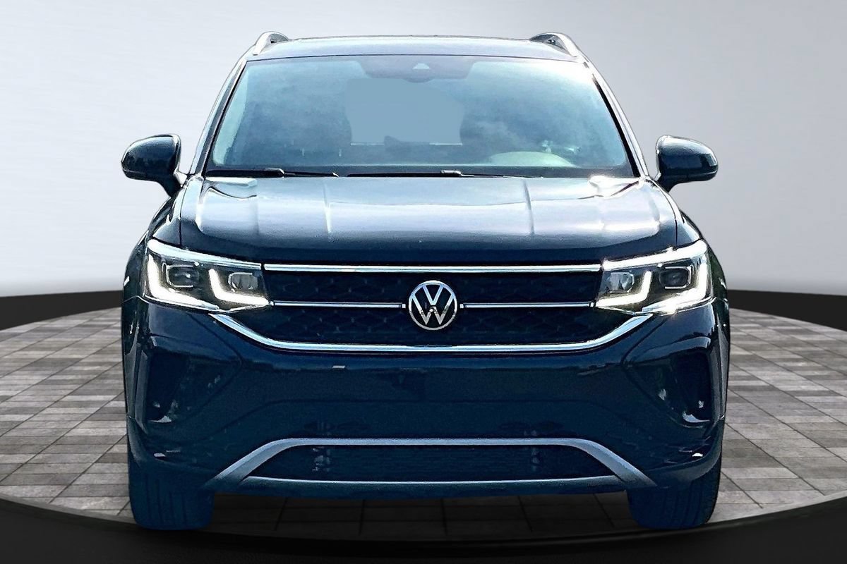 Used 2023 Volkswagen Taos SEL AWD/4WD image 2