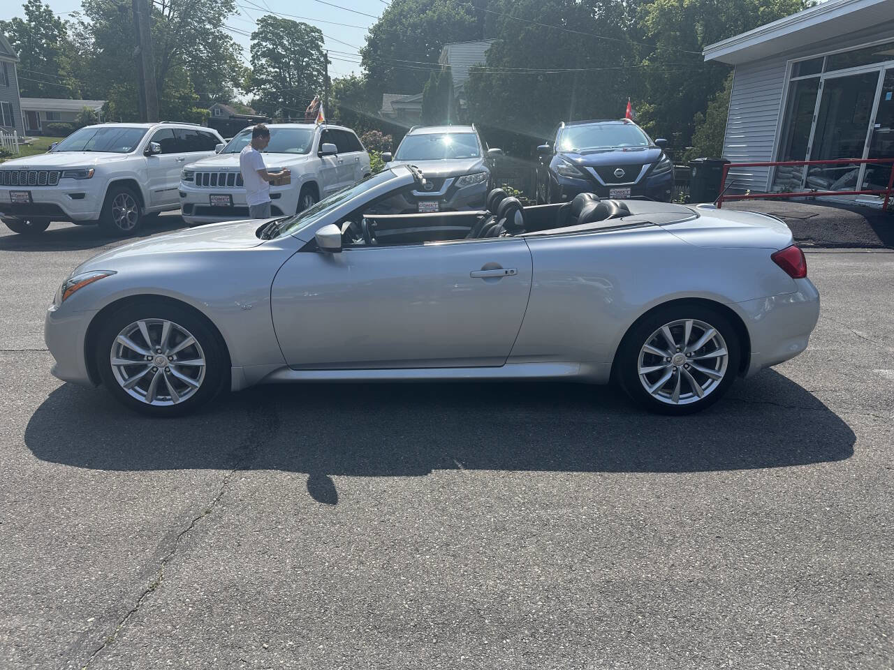 Used 2015 INFINITI Q60 Sport 2dr Convertible w/ Premium Package image 9