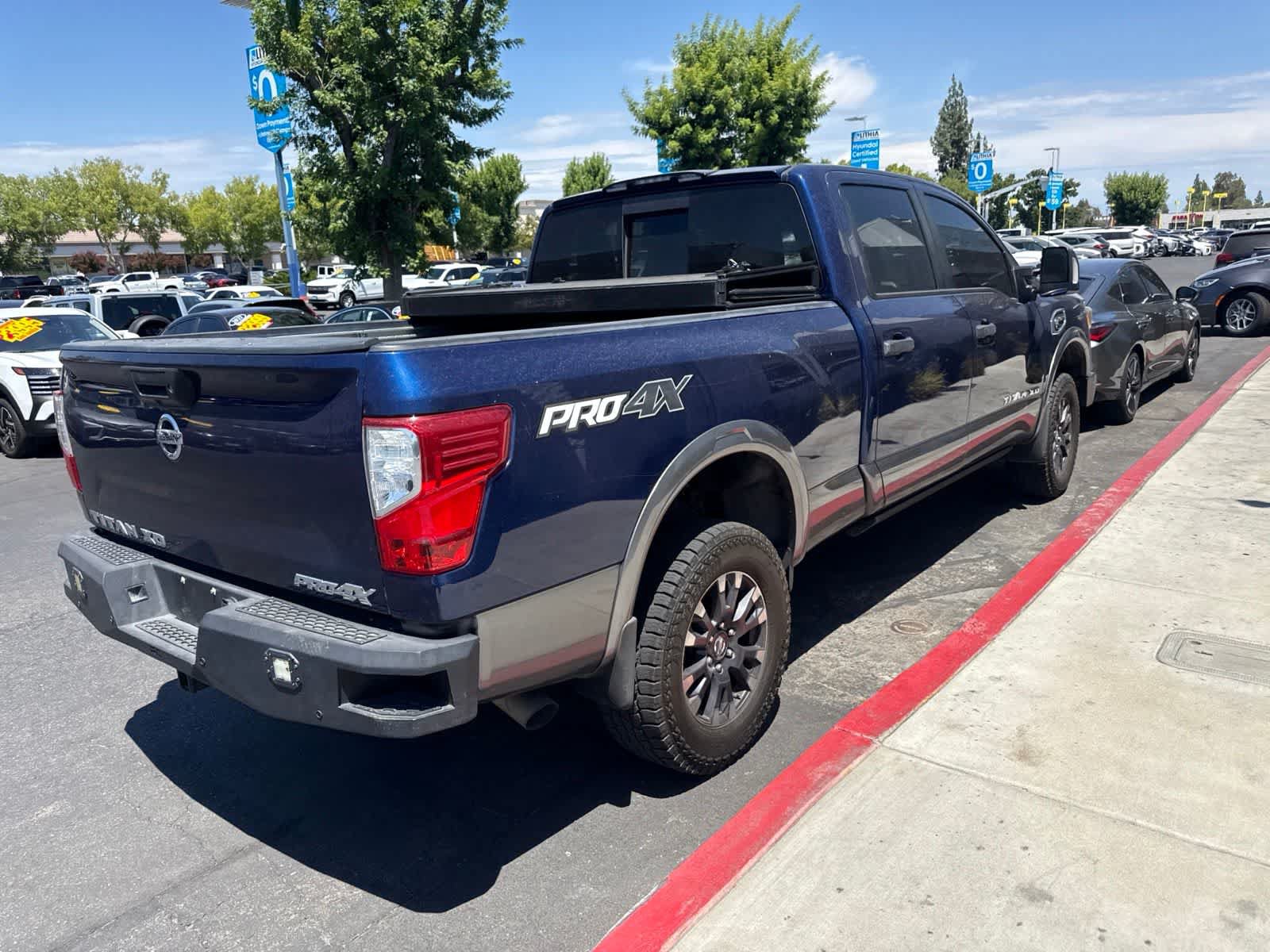 Used 2016 Nissan Titan PRO-4X w/ Pro-4x Convenience Package AWD/4WD image 5