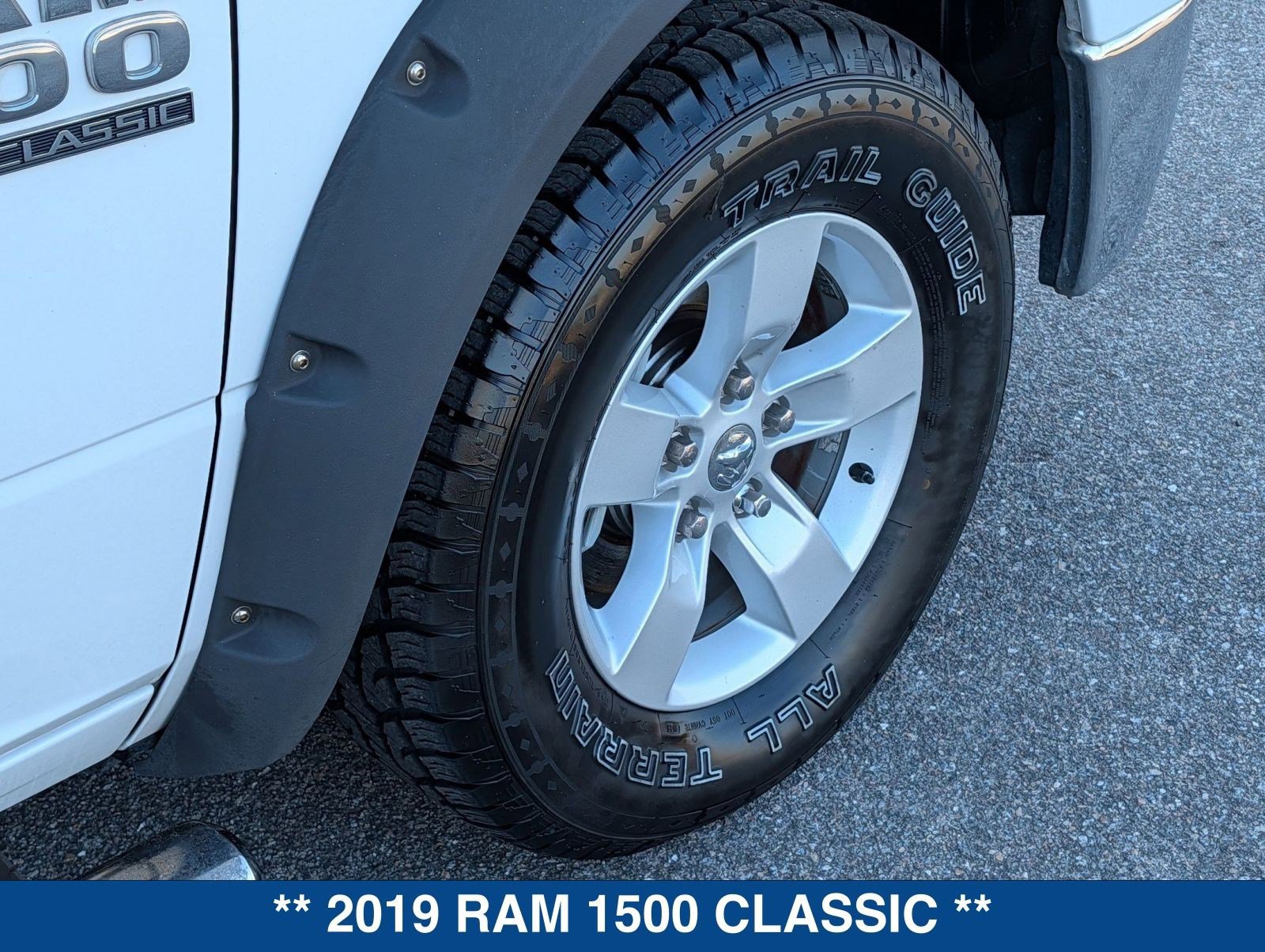 Used 2019 RAM 1500 Classic SLT RWD image 12