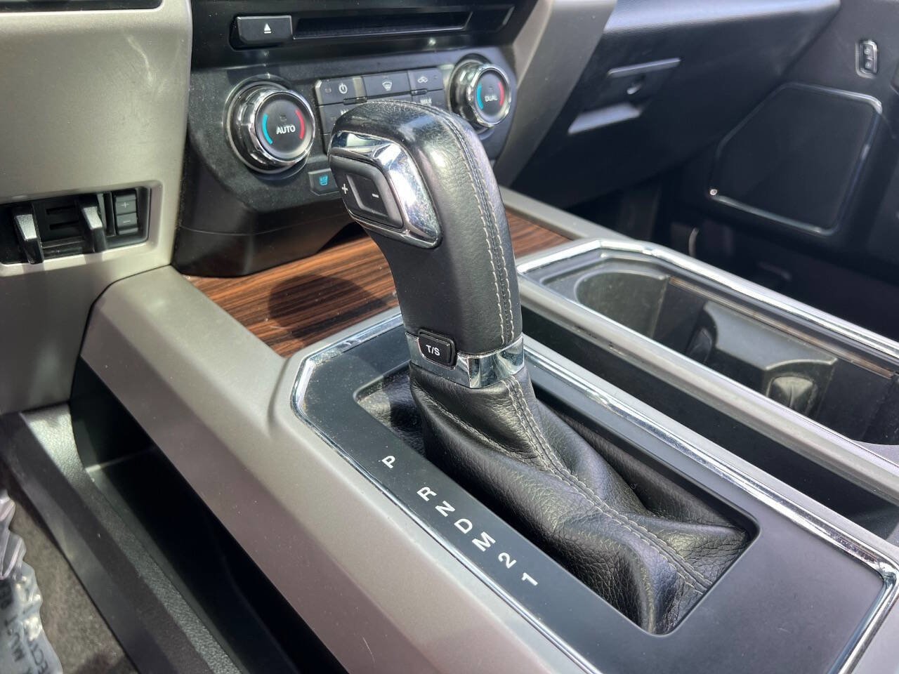 Used 2016 Ford F150 Lariat w/ Equipment Group 501A Mid AWD/4WD image 29