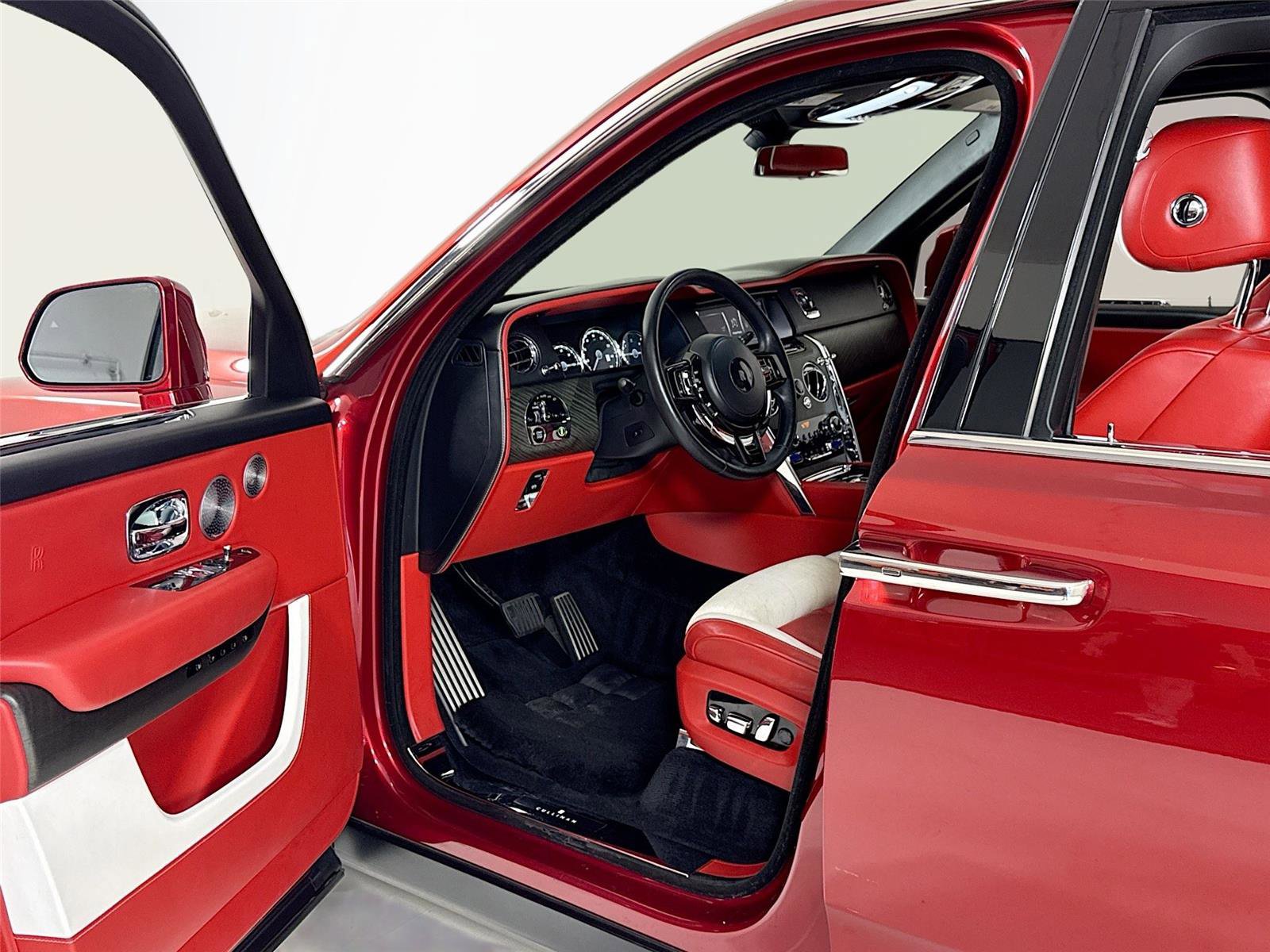 Used 2019 Rolls-Royce Cullinan image 12