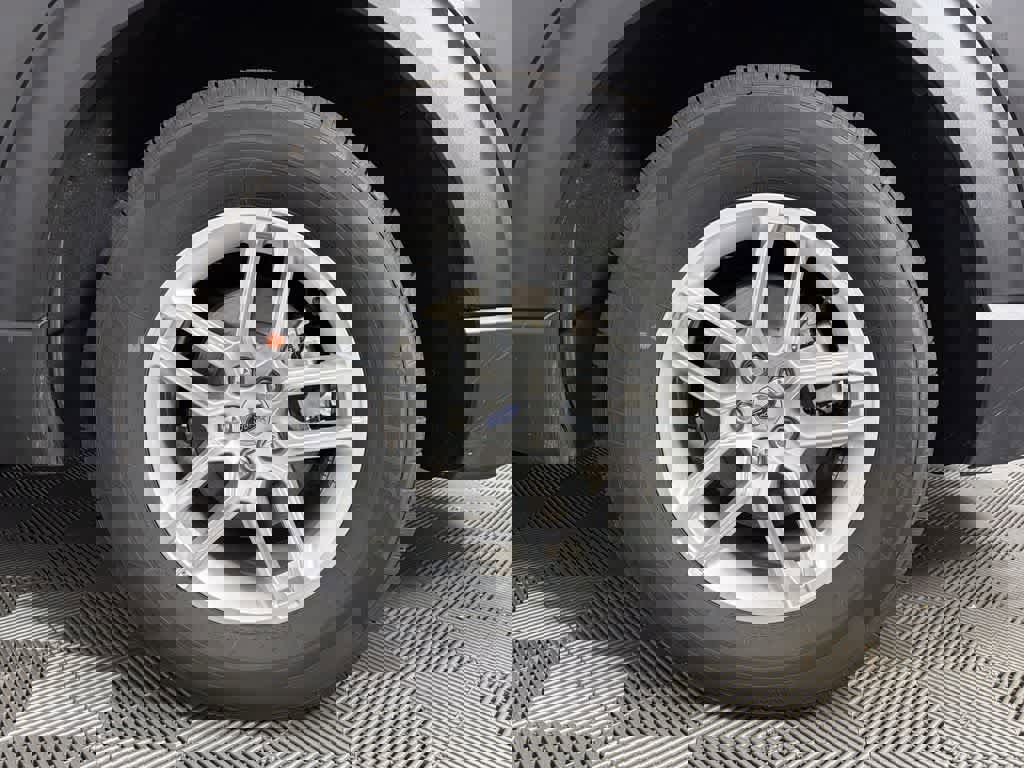 Used 2025 Ford Explorer Active image 37