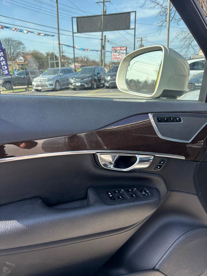Used 2016 Volvo XC90 T6 Momentum w/ Momentum Plus Package image 7