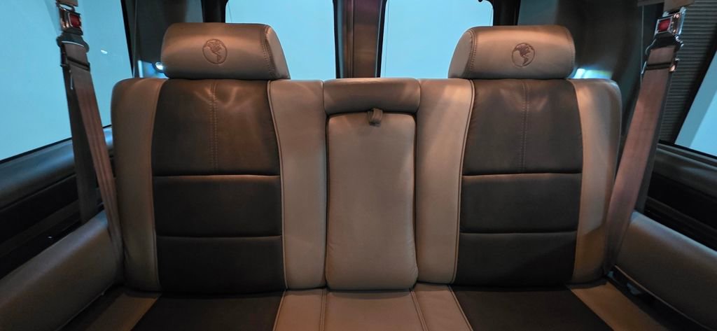 Used 2019 GMC Savana 2500 Extended w/ Enhanced Convenience Package image 18