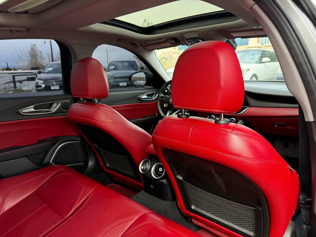 Used 2021 Alfa Romeo Giulia Ti w/ Nero Edizione image 21