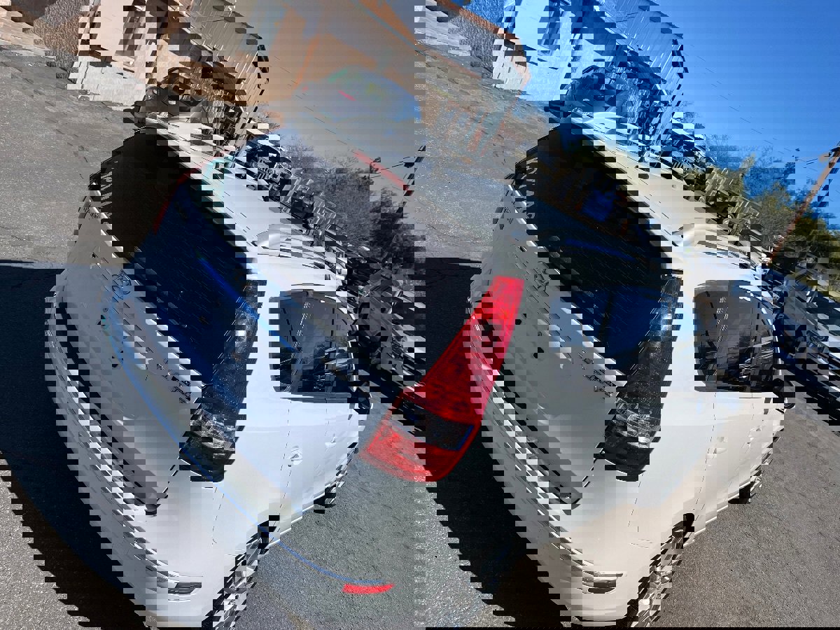 Used 2011 Hyundai Elantra SE image 47