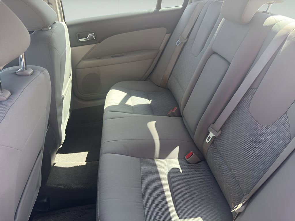 Used 2011 Ford Fusion SE FWD image 9