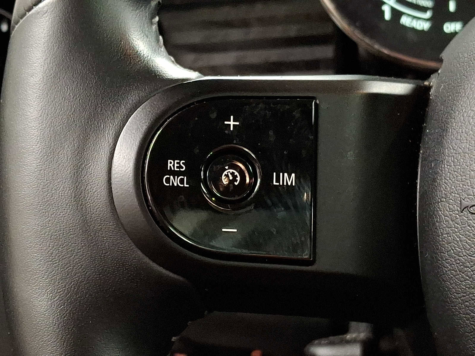 Used 2023 MINI Cooper 4-Door Hardtop w/ Multitone Edition image 16